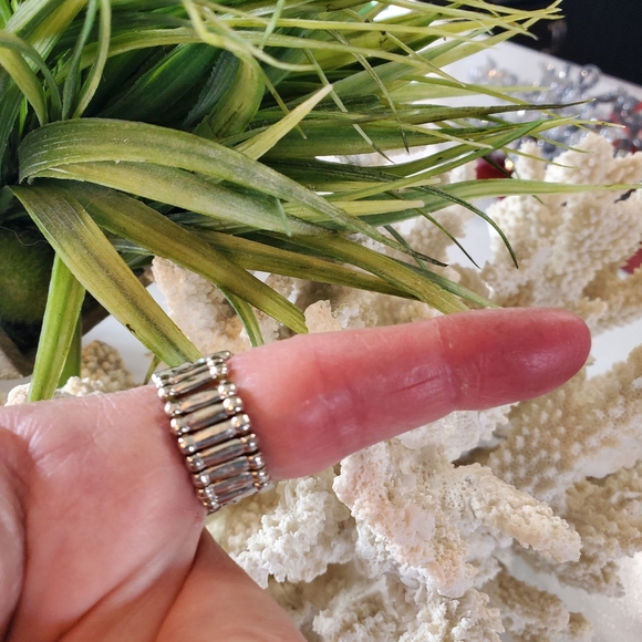 Silver Tone Stretch Ring with Green Stone 💥3 for $24💥 - Picture 9 of 15